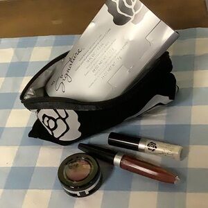 Mary Kay Velvet Collection - Crystal Berry